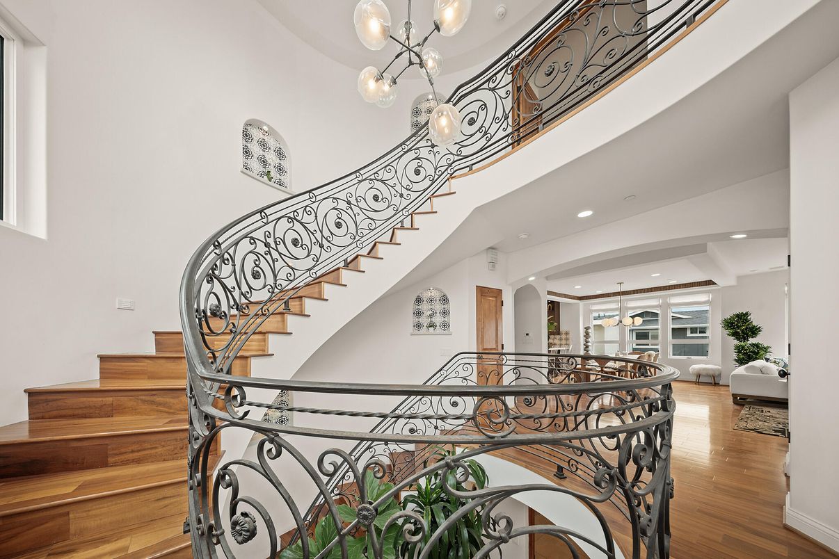 Interior, Pendant Lights, Recessed Lighting, Wood Texture Flooring