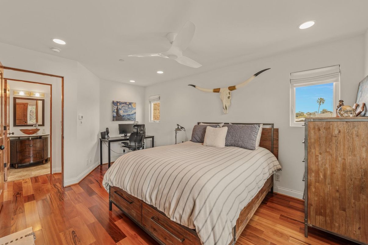 Bedroom, Home Office, Interior, Recessed Lighting, Wood Texture Flooring