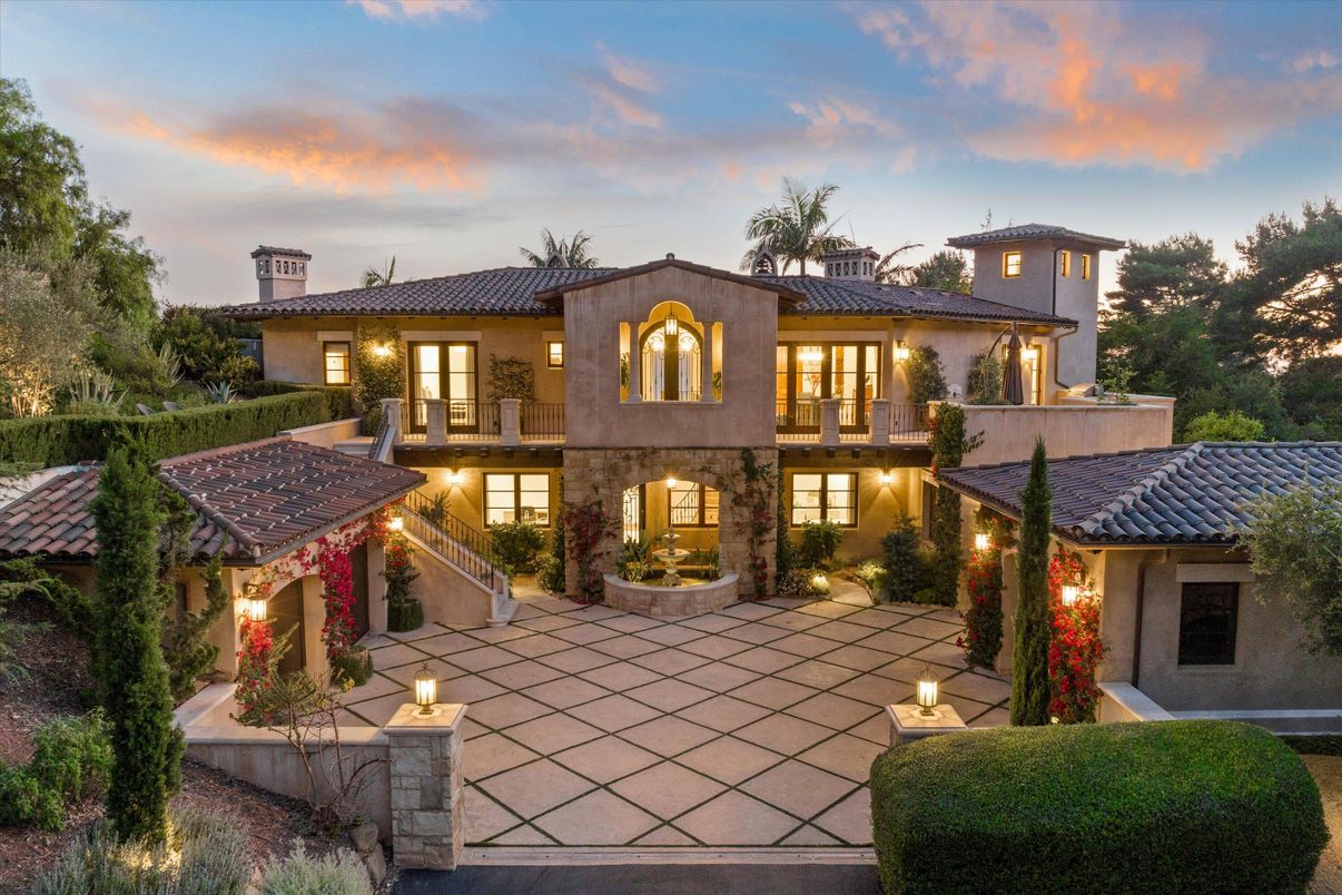 Exterior, Facade, Mediterranean