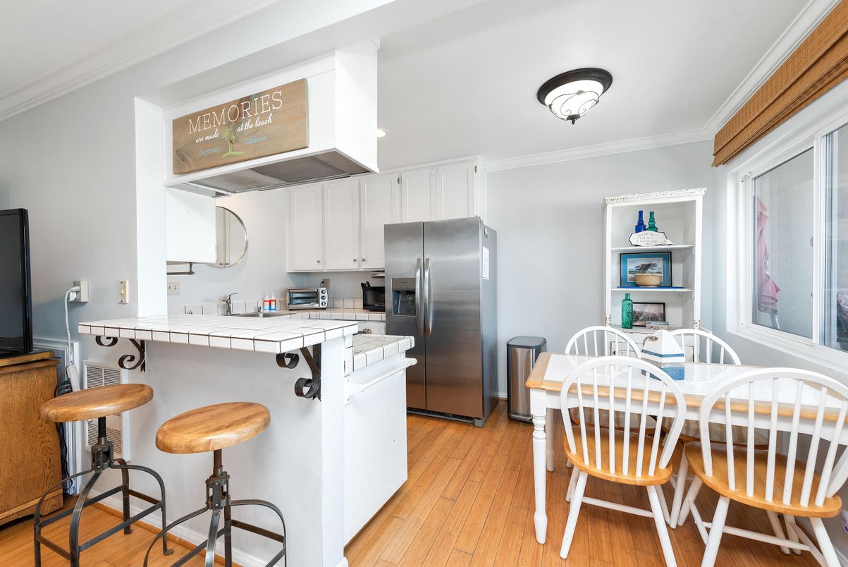 Dining room, Interior, Kitchen, Stainless Steel Appliances, Tile Countertops, Wood Texture Flooring
