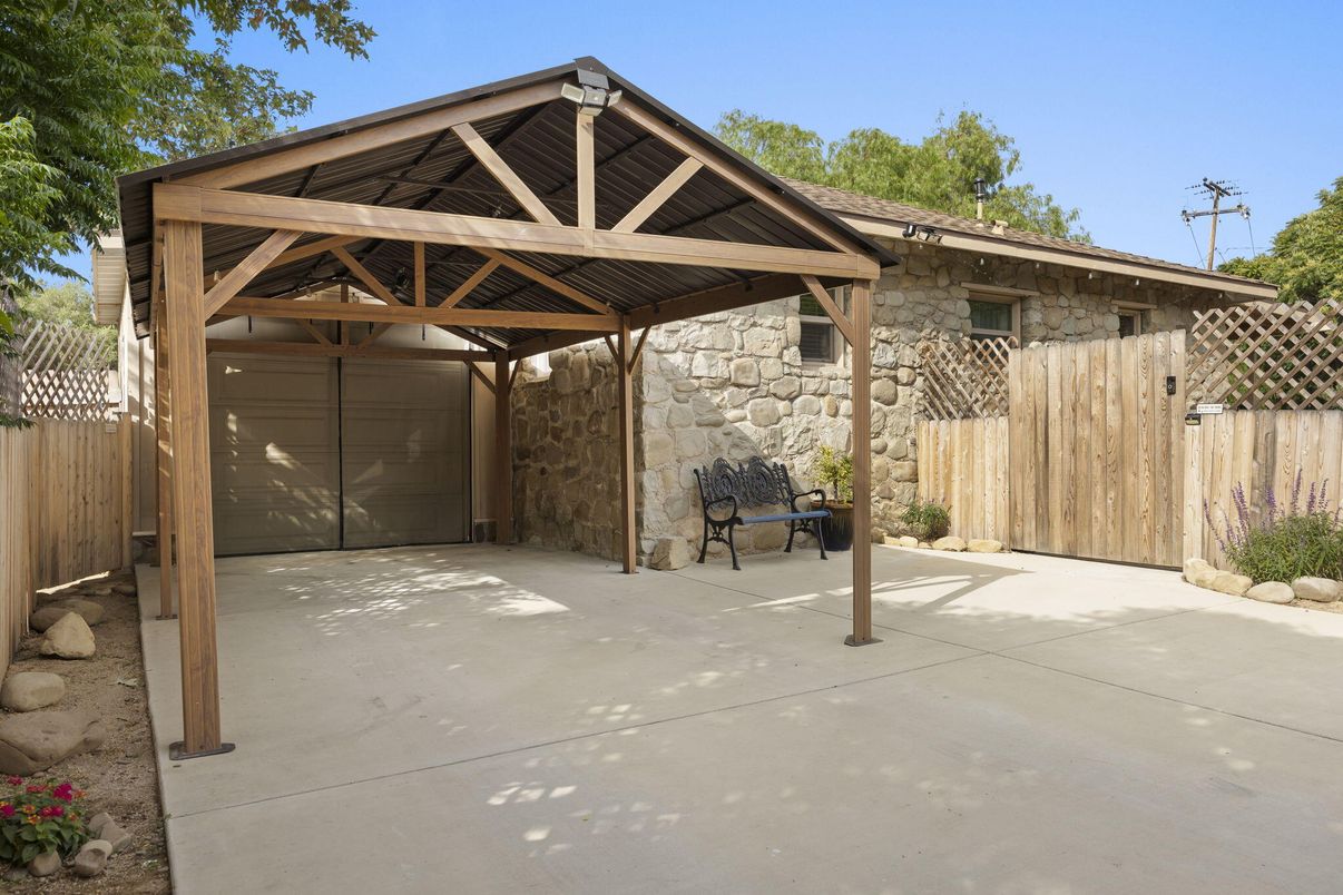 Detached Garage, Exterior