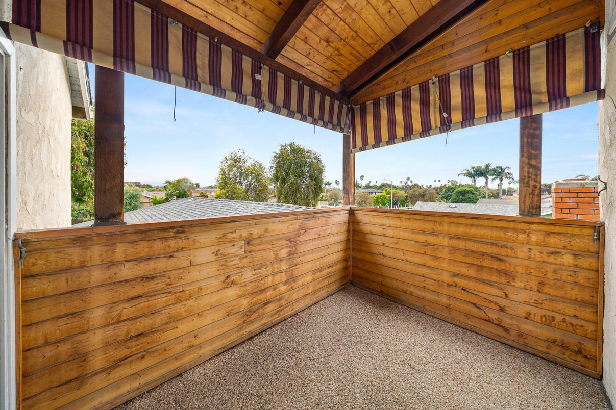 Exterior, Wooden Beams