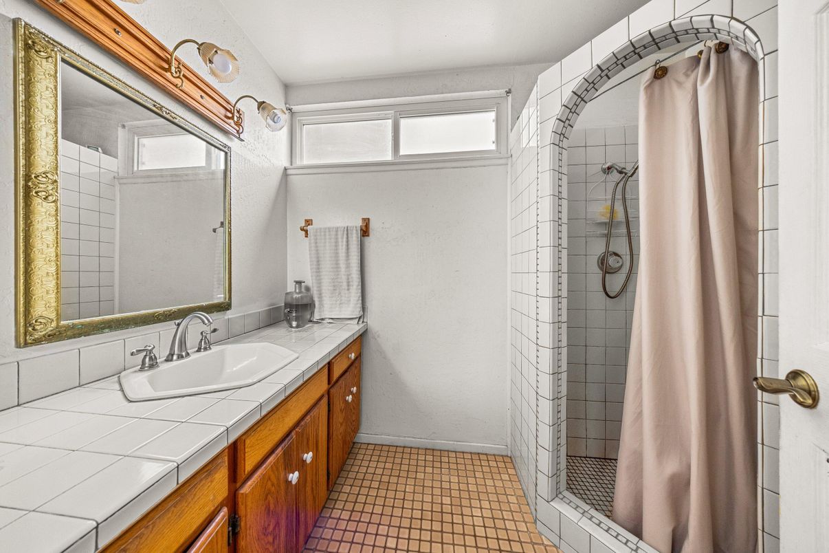 Bathroom, Interior, Tile Countertops