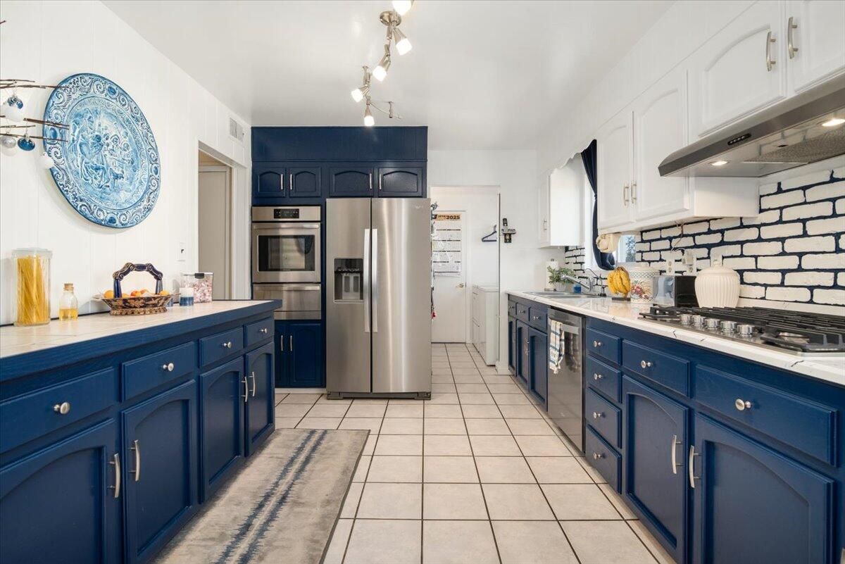 Interior, Kitchen, Stainless Steel Appliances
