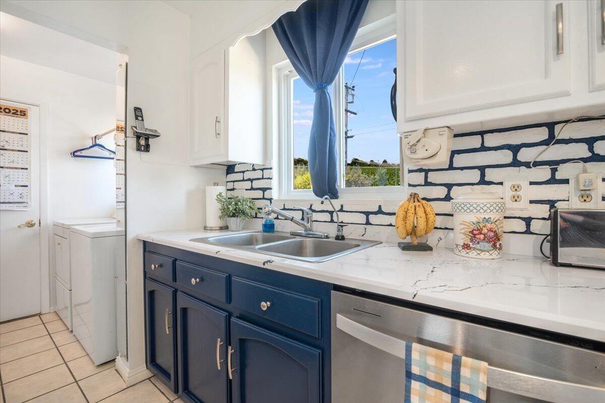 Interior, Kitchen, Stainless Steel Appliances, Washer