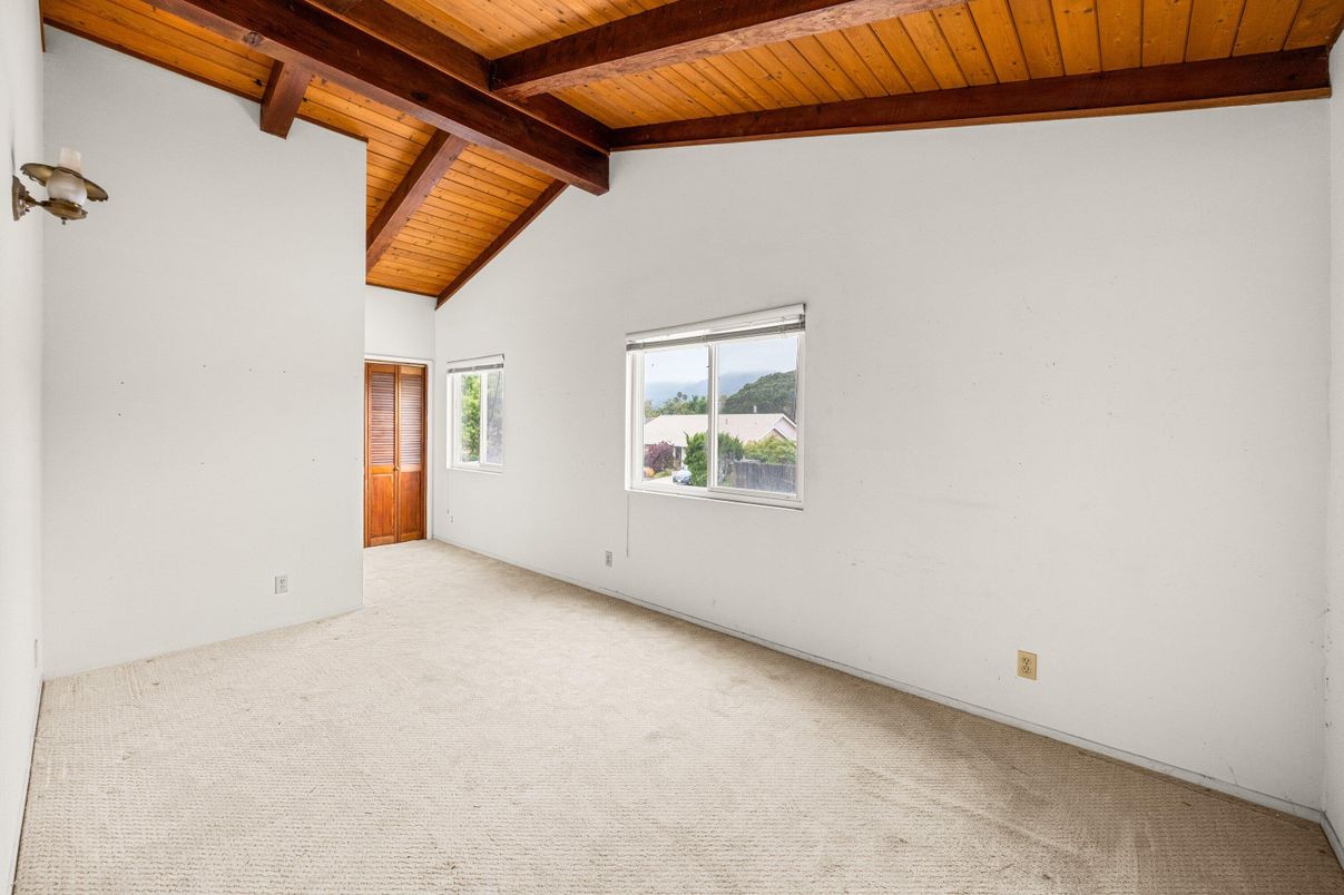 Empty room, Interior, Wooden Beams, Wooden Ceilings