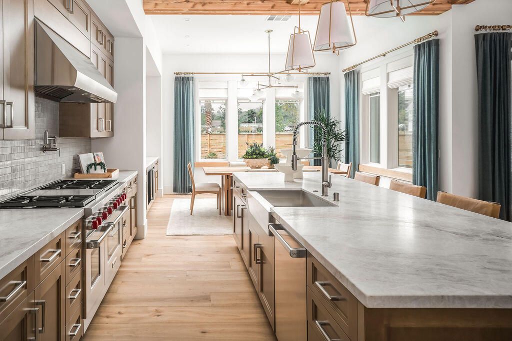 Dining room, Interior, Kitchen, Pendant Lights, Stainless Steel Appliances, Wood Texture Flooring