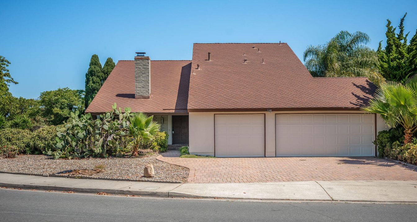 Attached, Exterior, Facade, Spanish Mediterranean