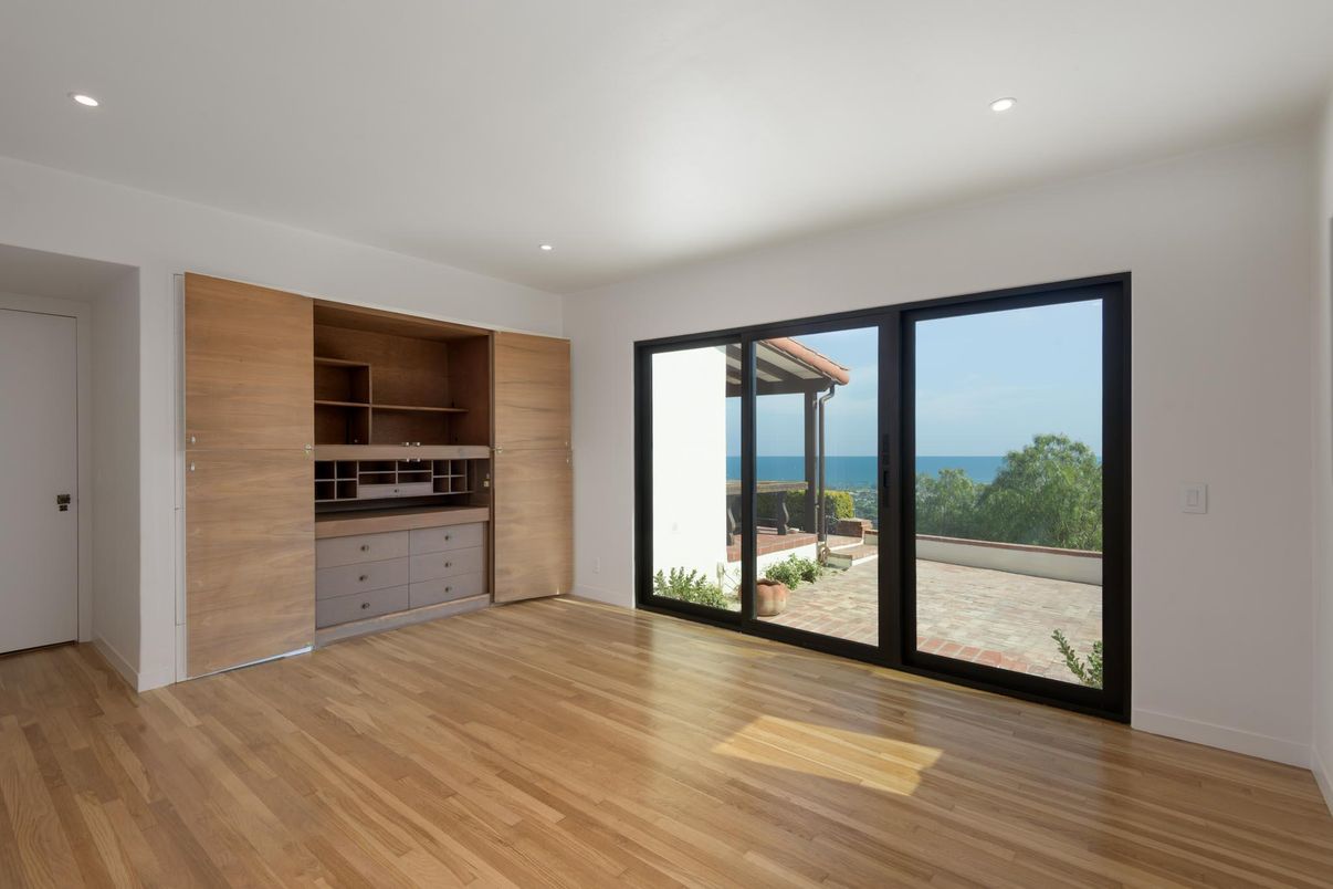 Empty room, Interior, Recessed Lighting, Water, Wood Texture Flooring