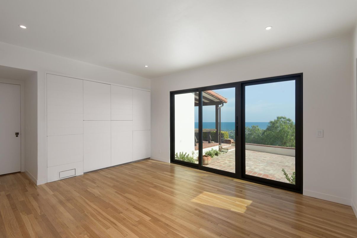 Empty room, Interior, Recessed Lighting, Water, Wood Texture Flooring