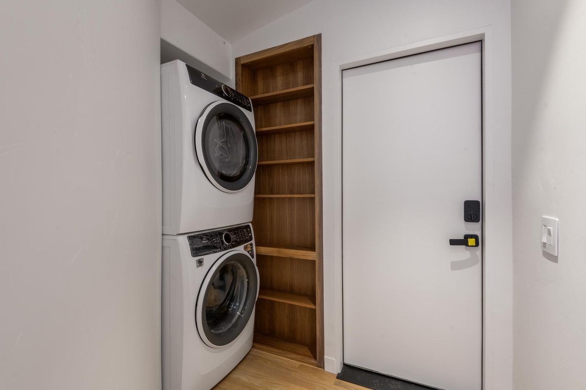Interior, Utility Closets, Washer, Wood Texture Flooring