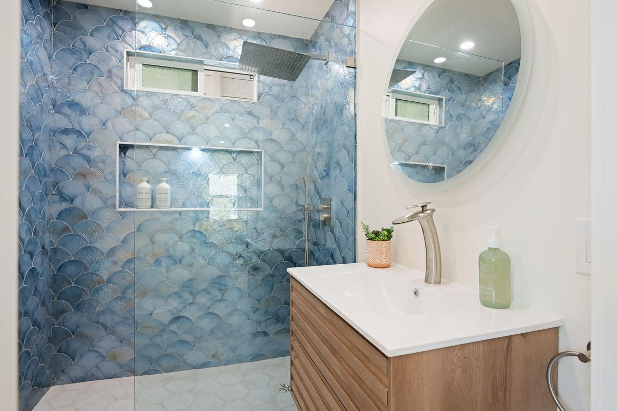 Bathroom, Interior, Recessed Lighting