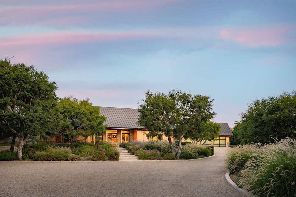 Attached, Exterior, Facade, Ranch