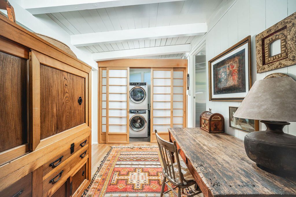 Dining room, Interior, Washer, Wood Texture Flooring