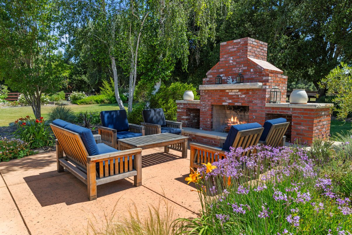 Exterior, Fireplace