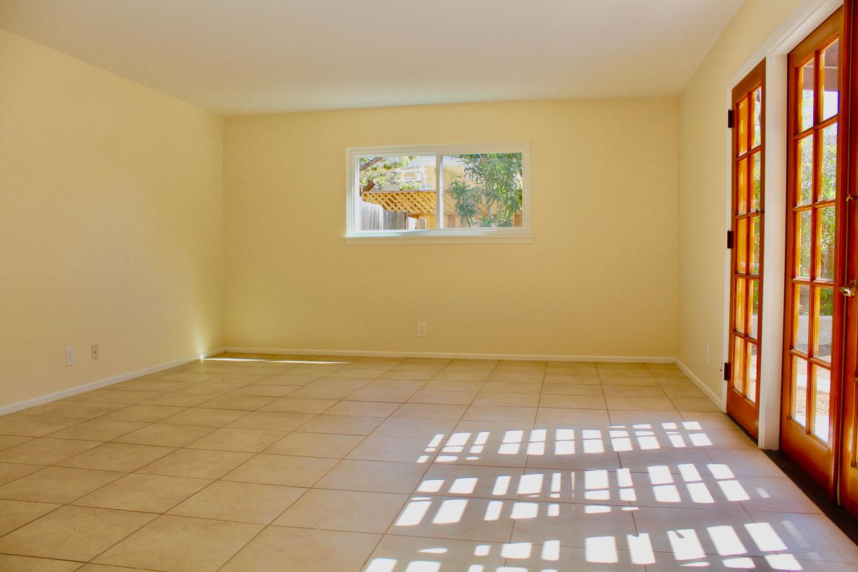Empty room, Interior