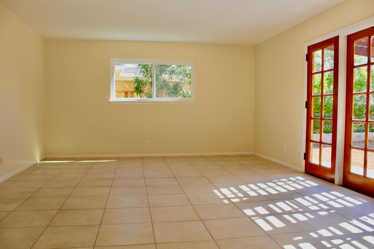 Empty room, Interior