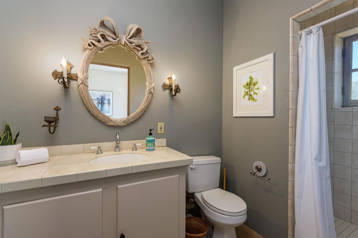 Bathroom, Interior, Tile Countertops