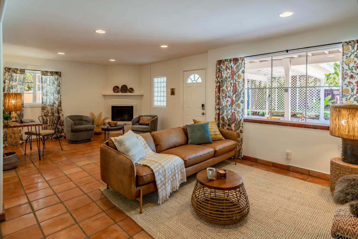 Fireplace, Interior, Living room, Recessed Lighting