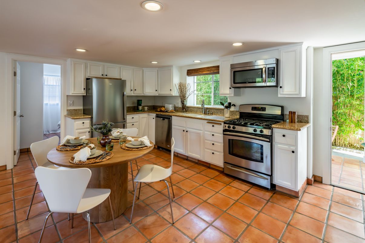 Dining room, Interior, Kitchen, Recessed Lighting, Stainless Steel Appliances