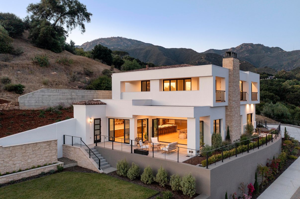 Exterior, Facade, Modern