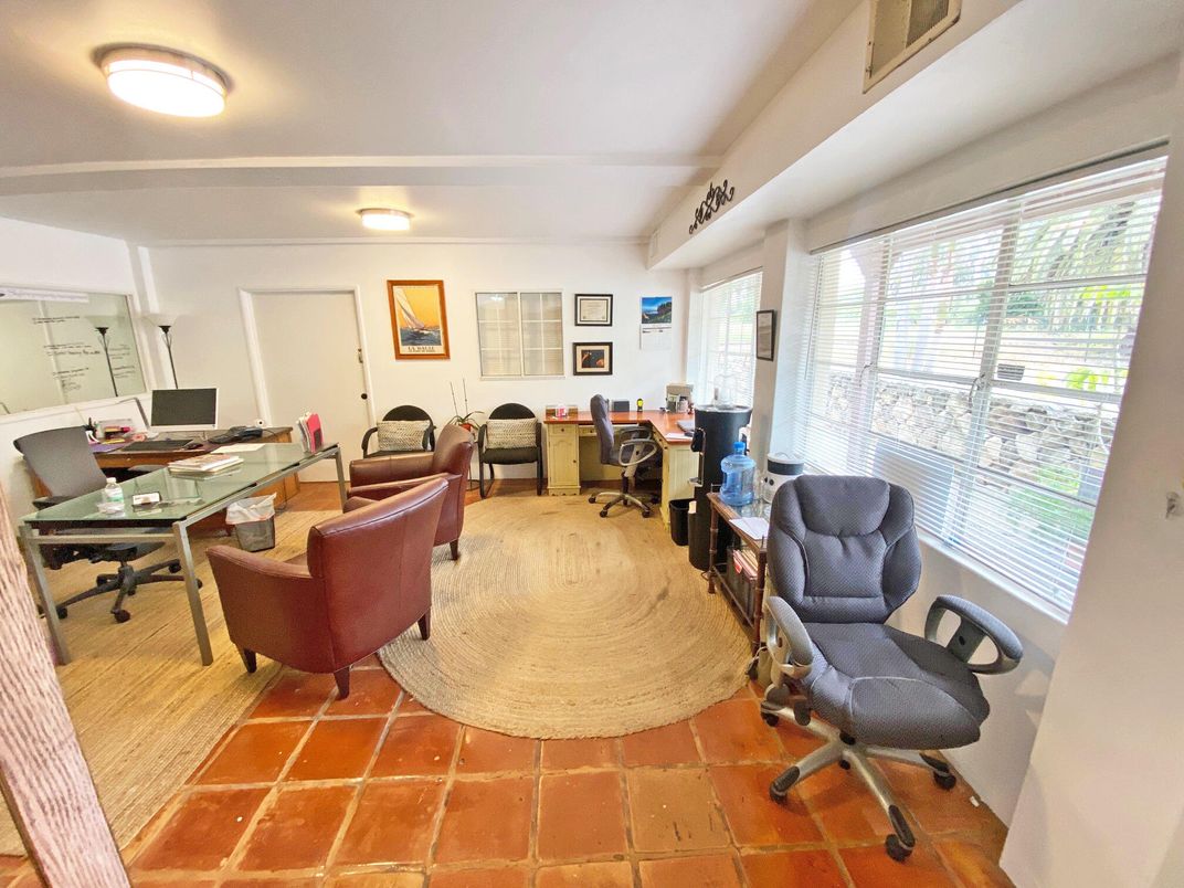 Home Office, Interior