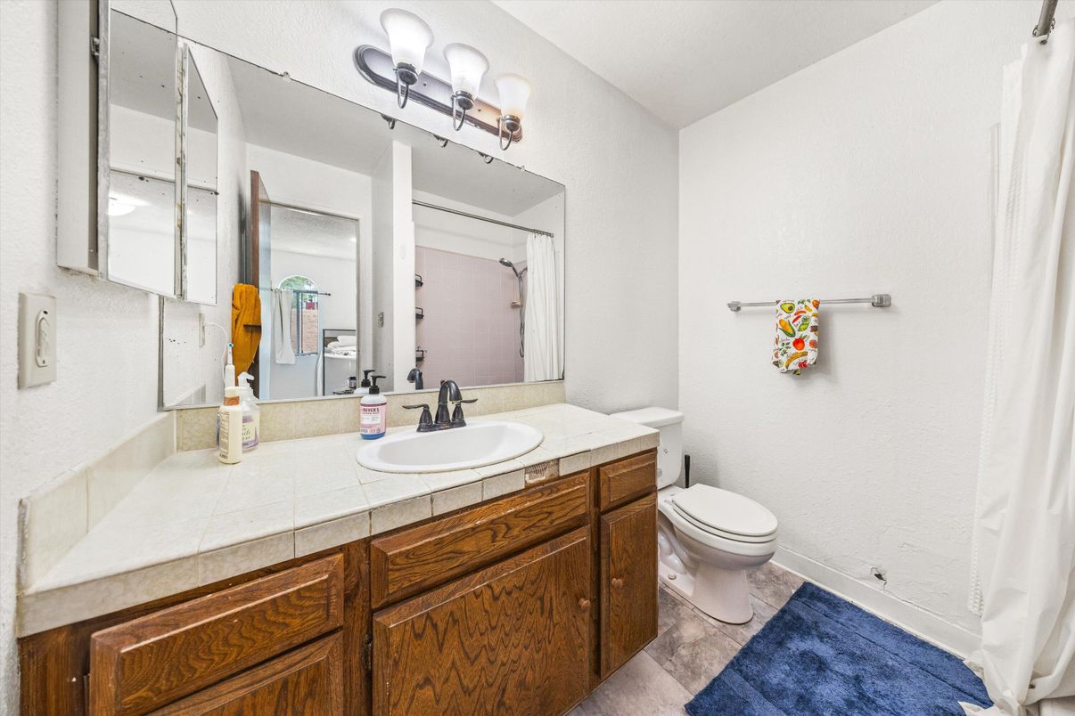 Bathroom, Interior, Tile Countertops