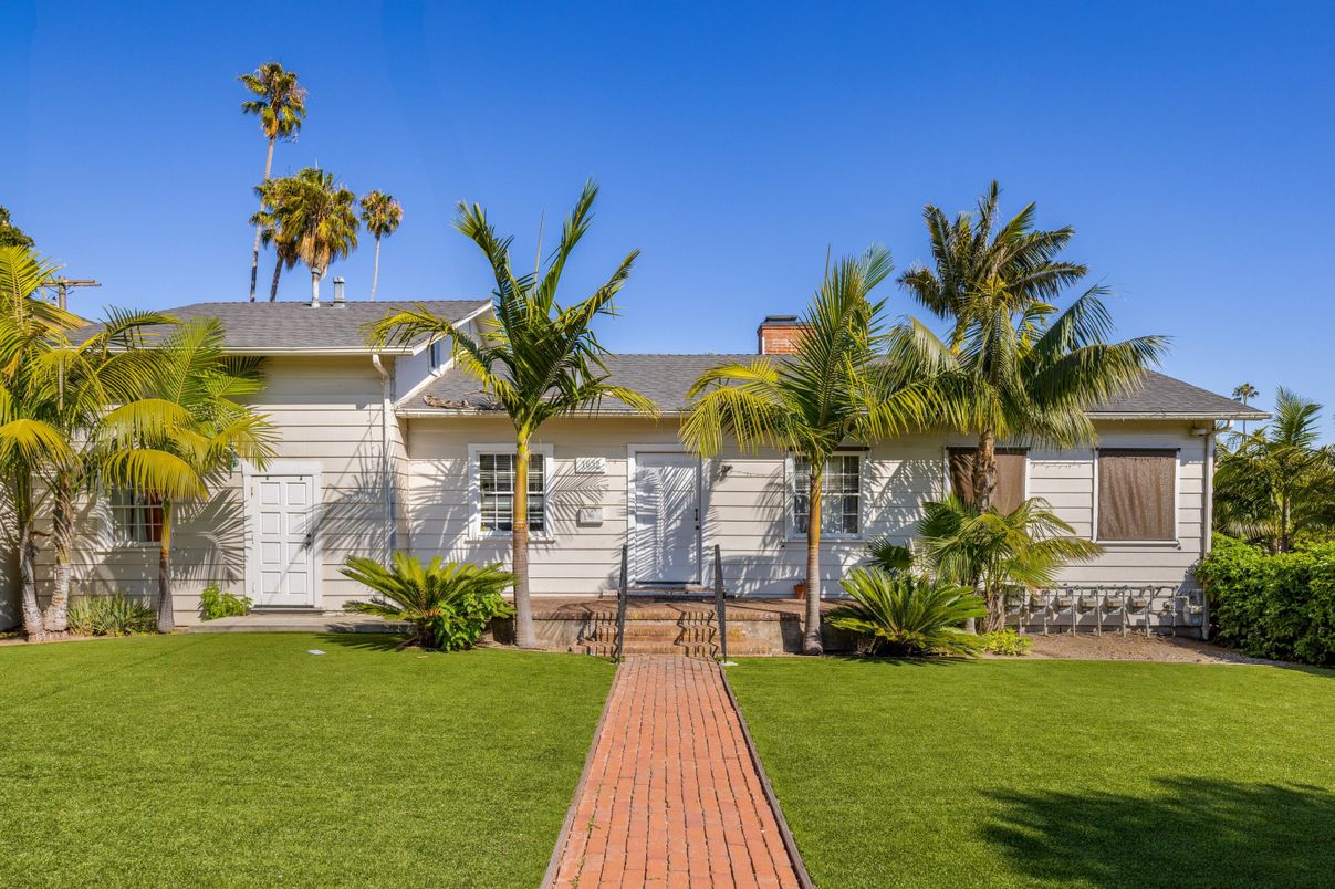 Backyard, Exterior, Facade, Ranch
