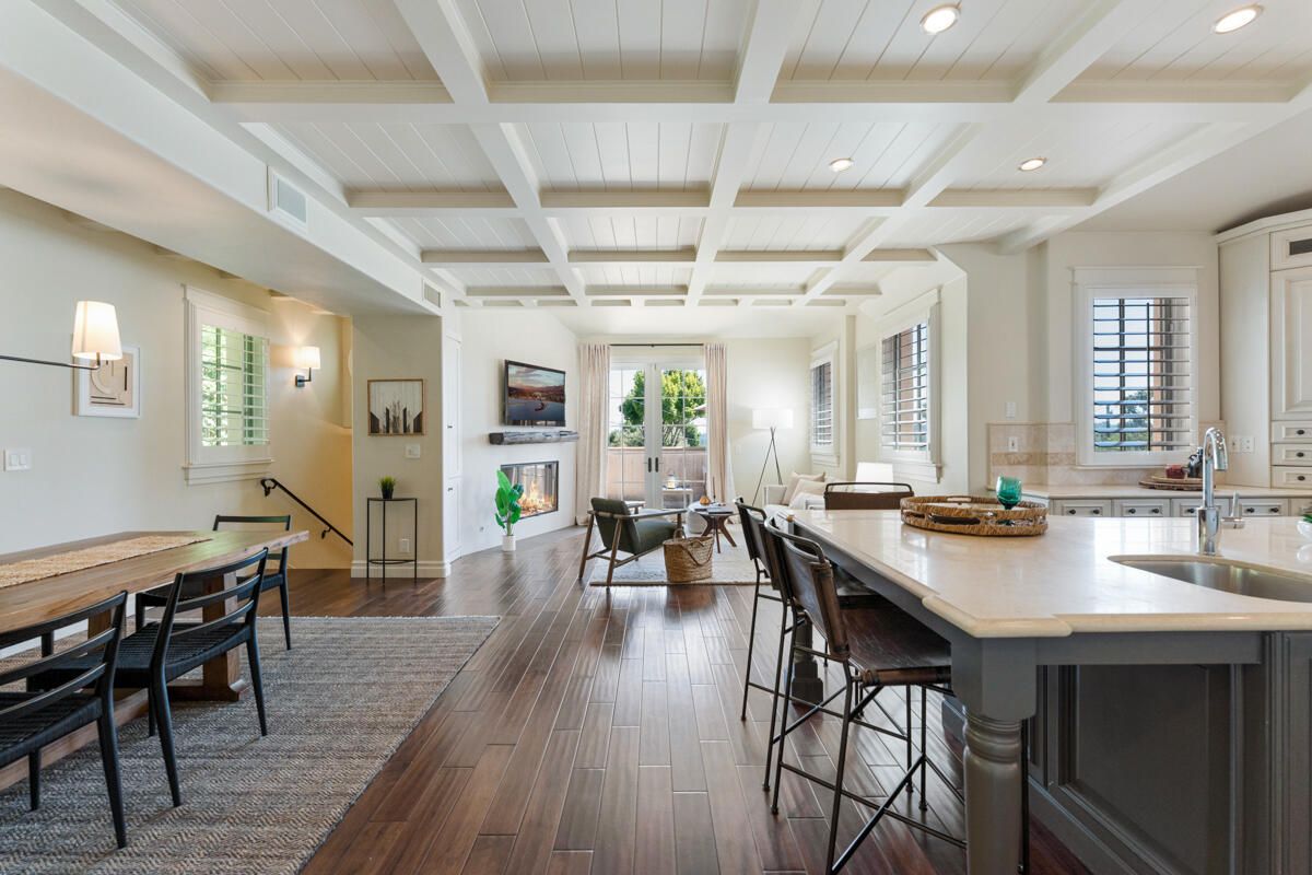 Dining room, Fireplace, Interior, Recessed Lighting, Wood Texture Flooring