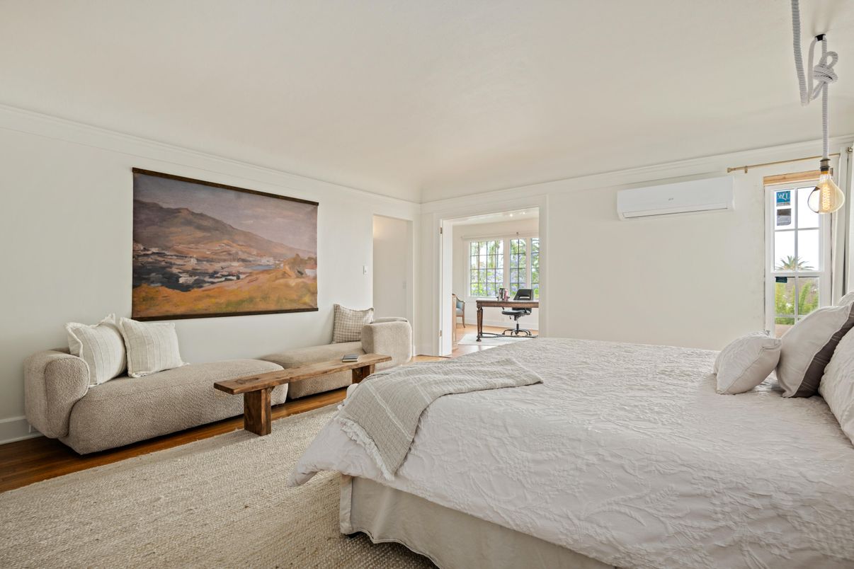Bedroom, Interior, Pendant Lights, Wood Texture Flooring