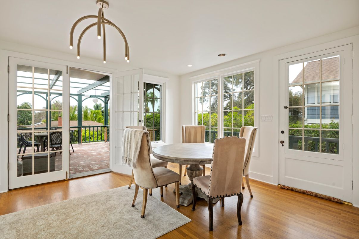 Dining room, Interior, Recessed Lighting, Sun Room, Wood Texture Flooring