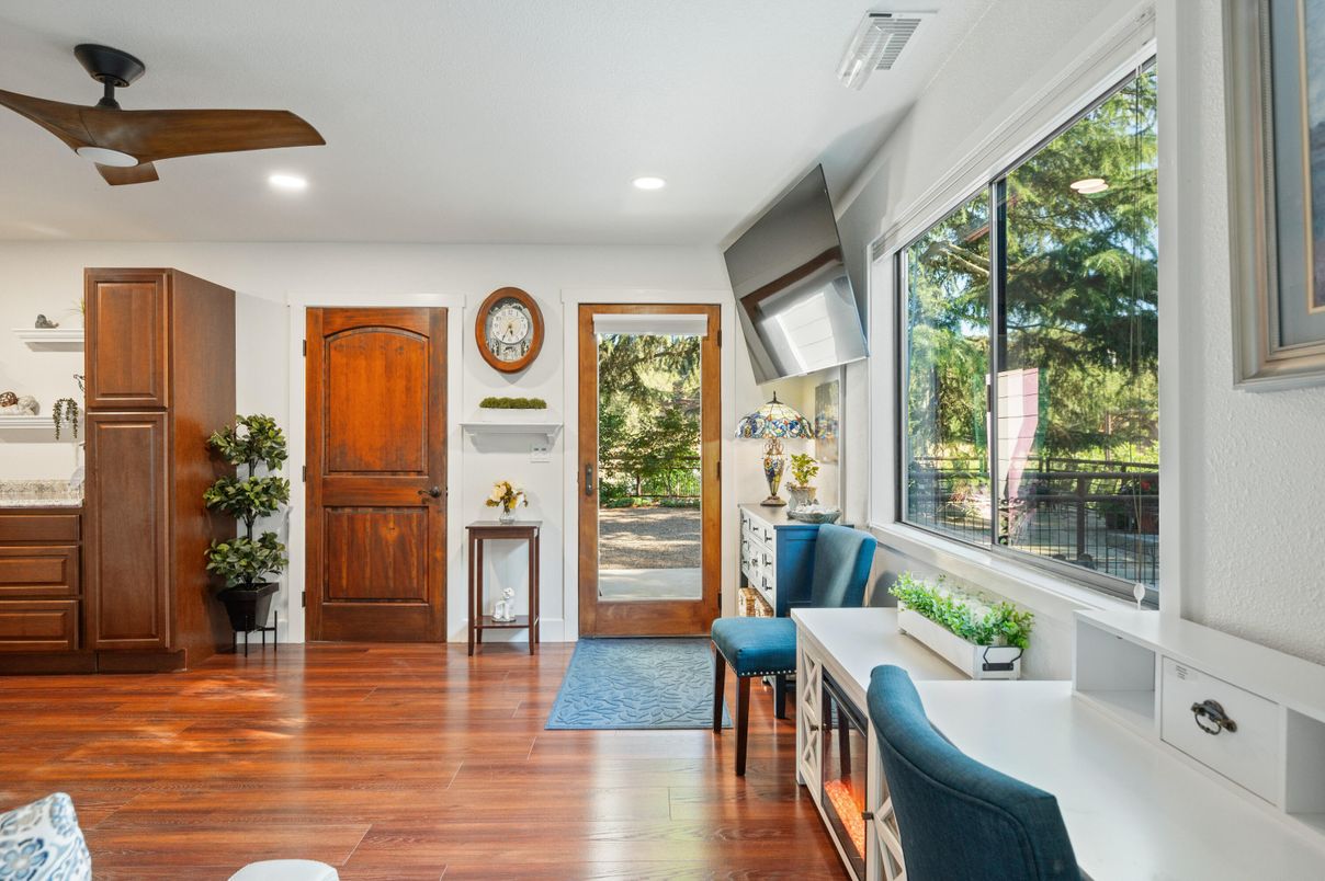 Interior, Recessed Lighting, Wood Texture Flooring