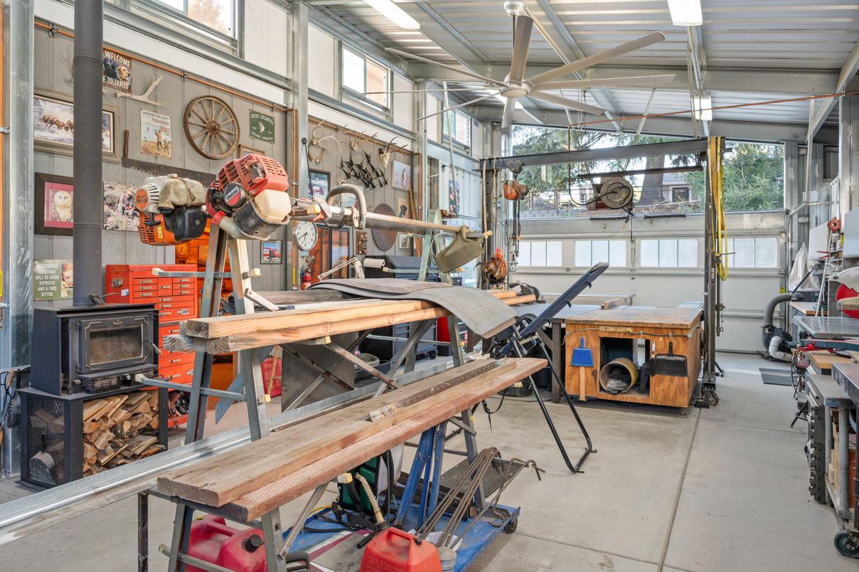 Garage, Interior