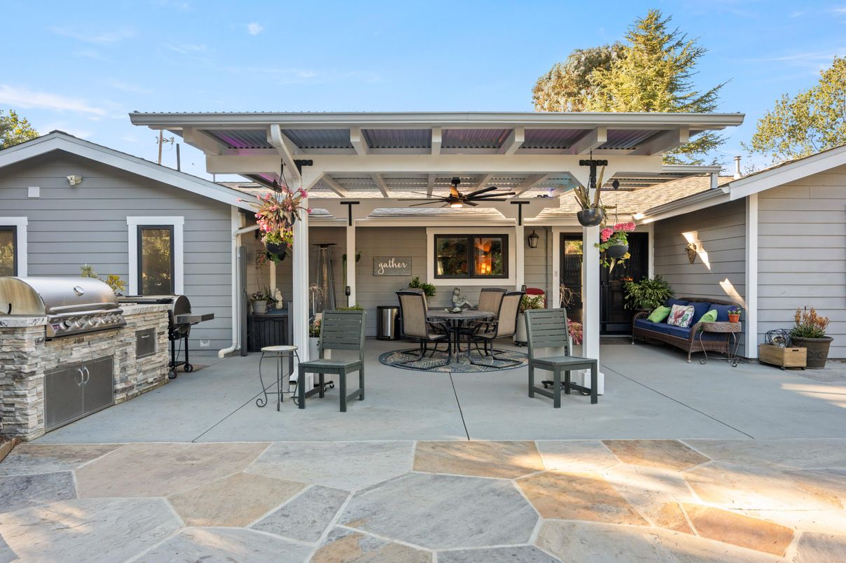 Exterior, Outdoor Kitchen