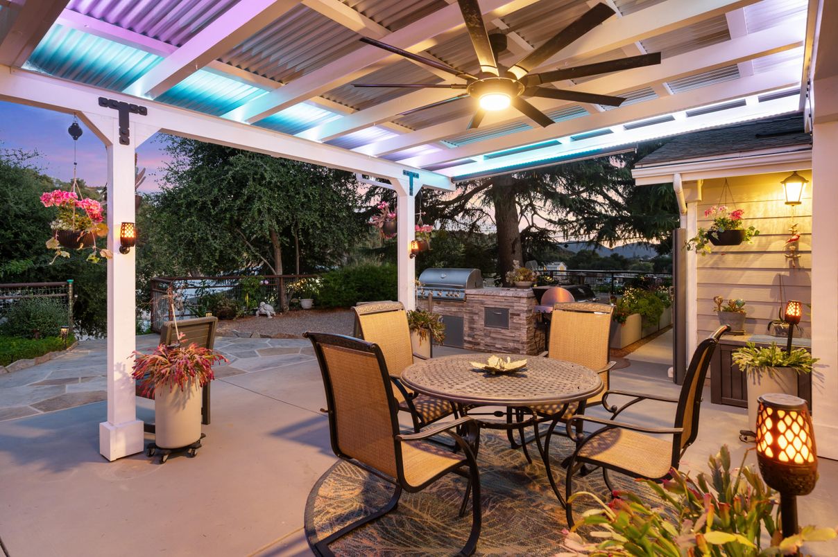 Exterior, Outdoor Kitchen