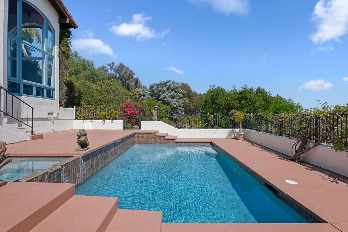 Exterior, Pool