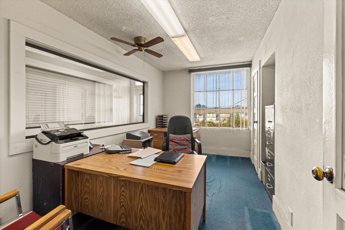 Home Office, Interior