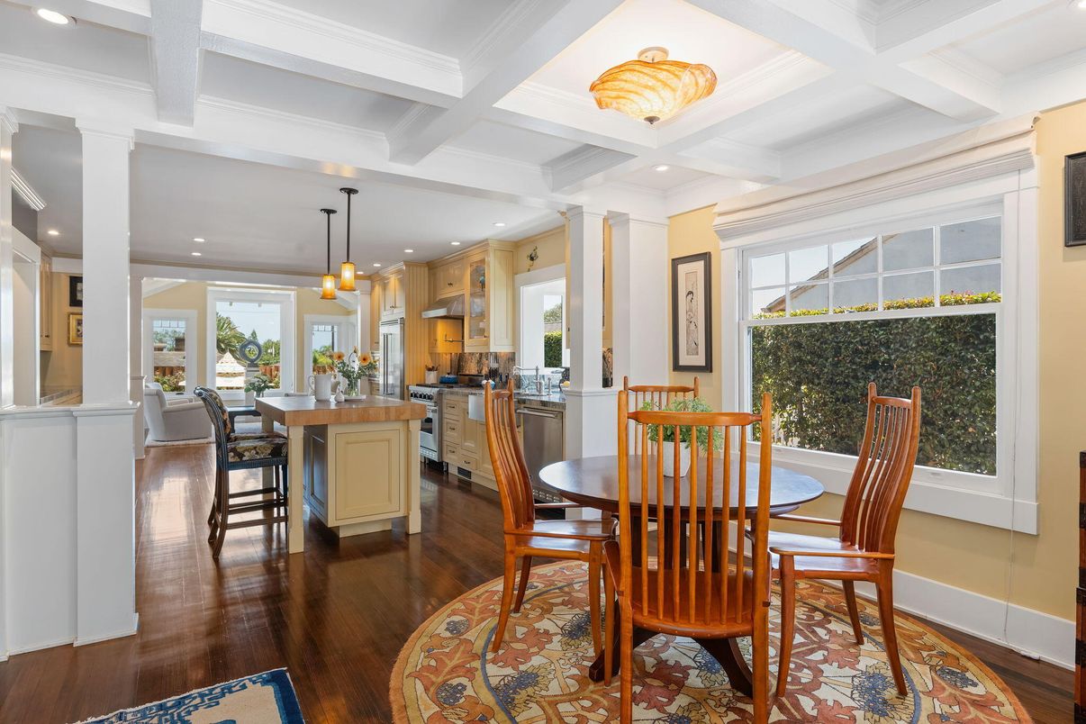 Dining room, Interior, Kitchen, Pendant Lights, Recessed Lighting, Wood Texture Flooring