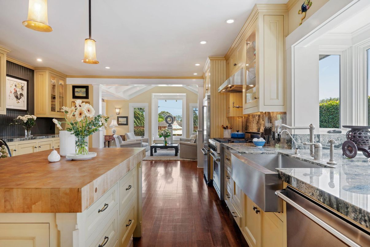 Interior, Kitchen, Living room, Pendant Lights, Recessed Lighting, Stainless Steel Appliances, Wood Texture Flooring