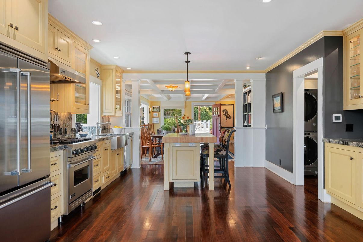 Dining room, Interior, Kitchen, Pendant Lights, Recessed Lighting, Stainless Steel Appliances, Wood Texture Flooring