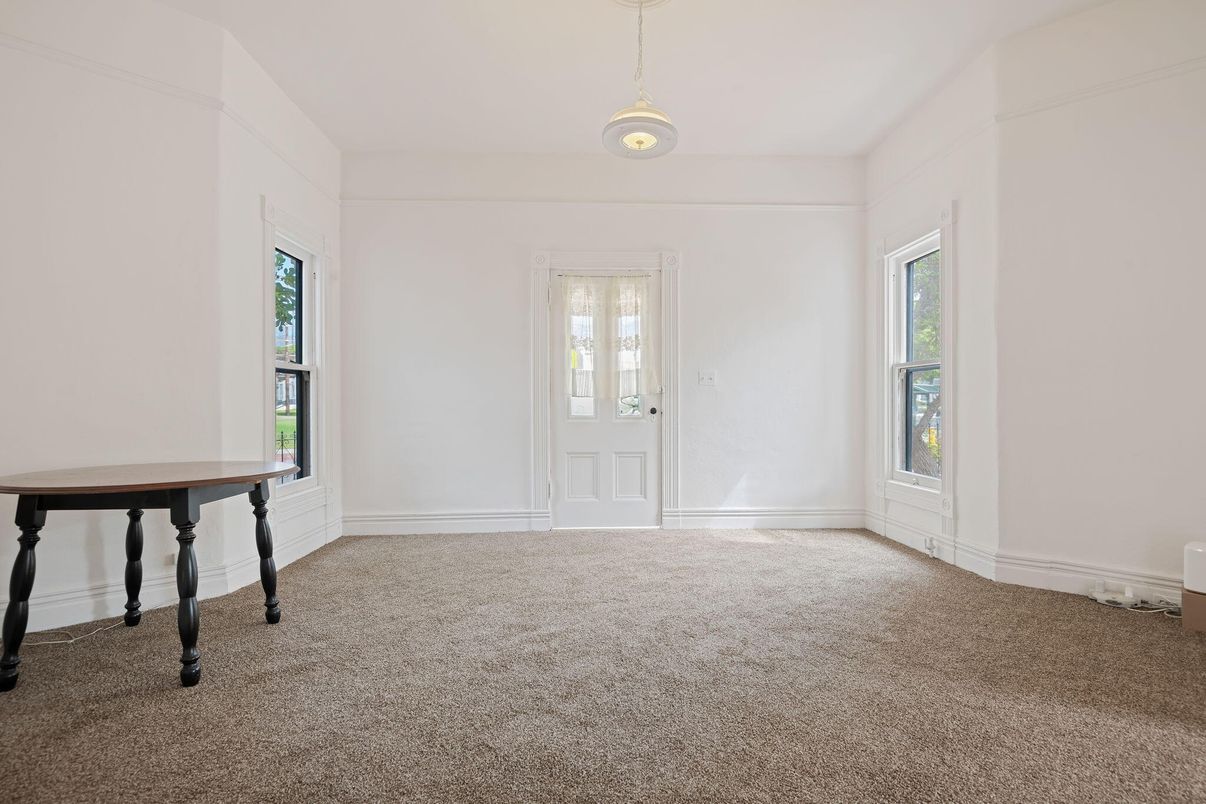 Empty room, Interior, Pendant Lights