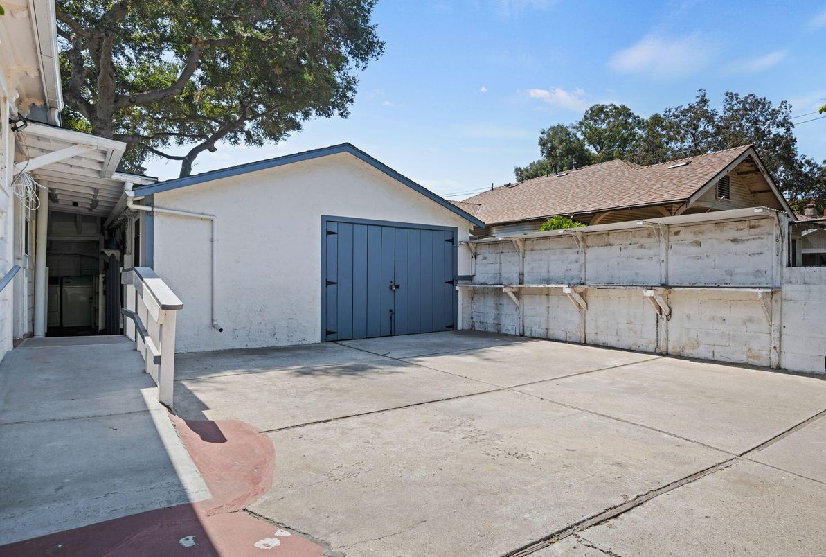 Detached Garage, Exterior