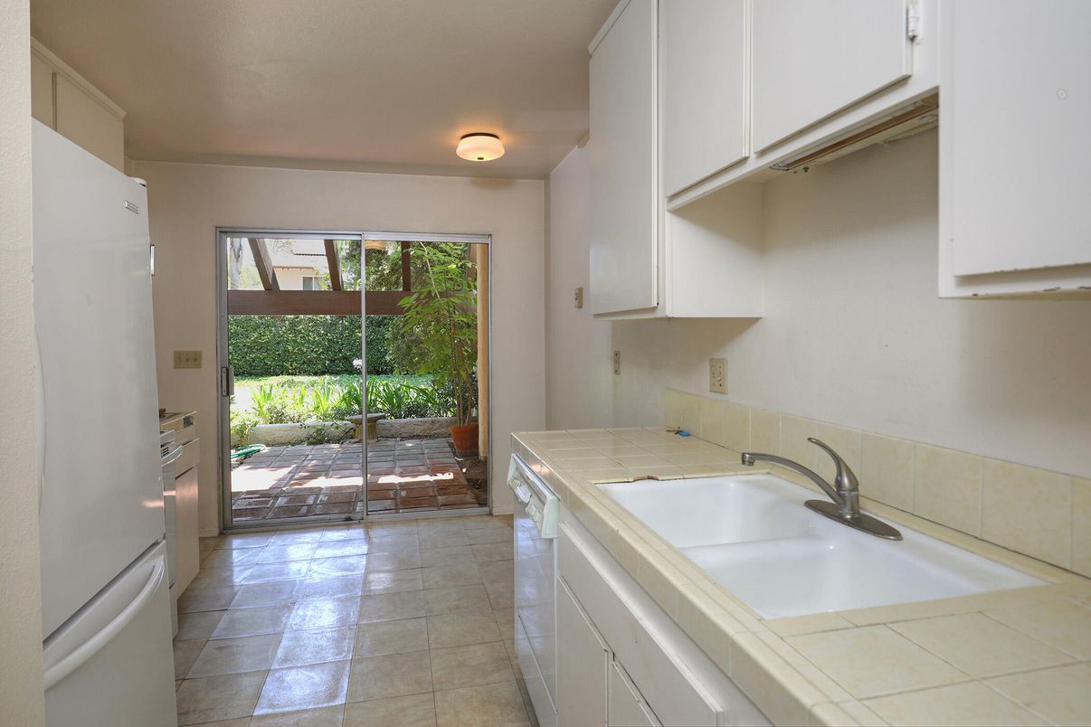 Bathroom, Interior, Tile Countertops