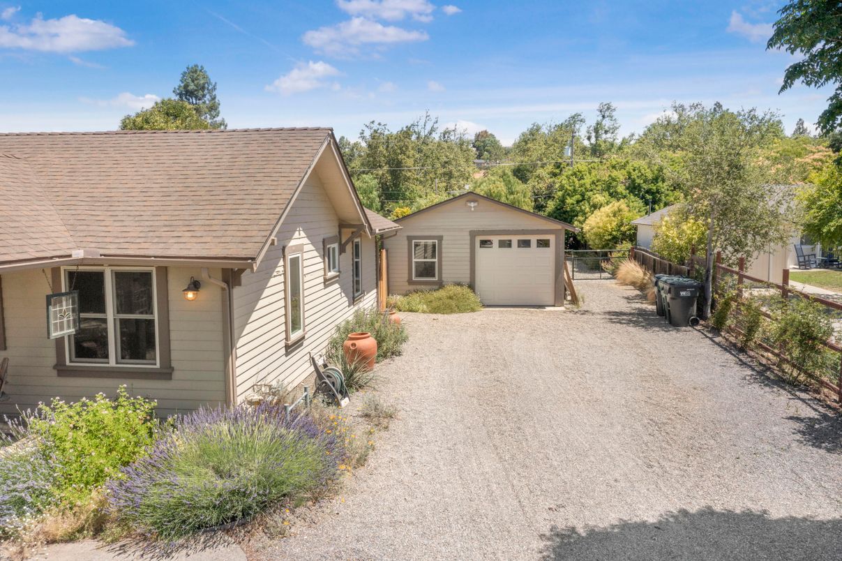 Detached Garage, Exterior