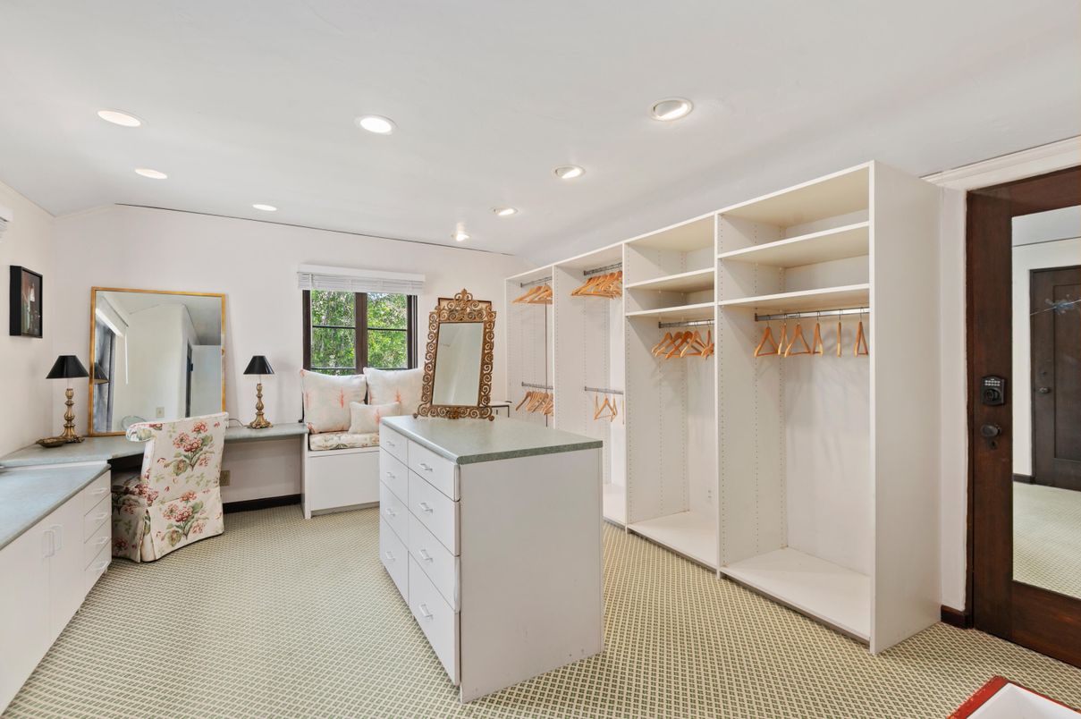 Interior, Recessed Lighting, Walk-in Closets