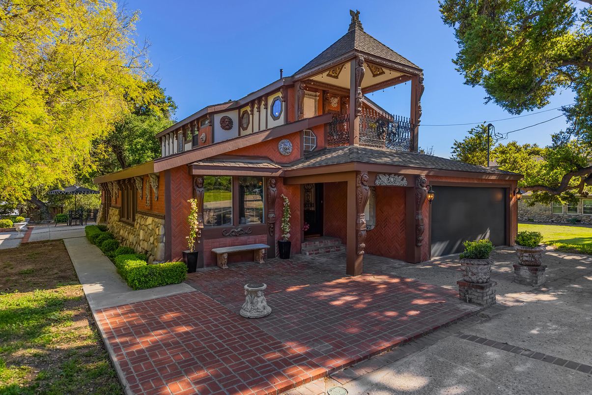 Backyard, Exterior, Facade, Queen Anne Victorian