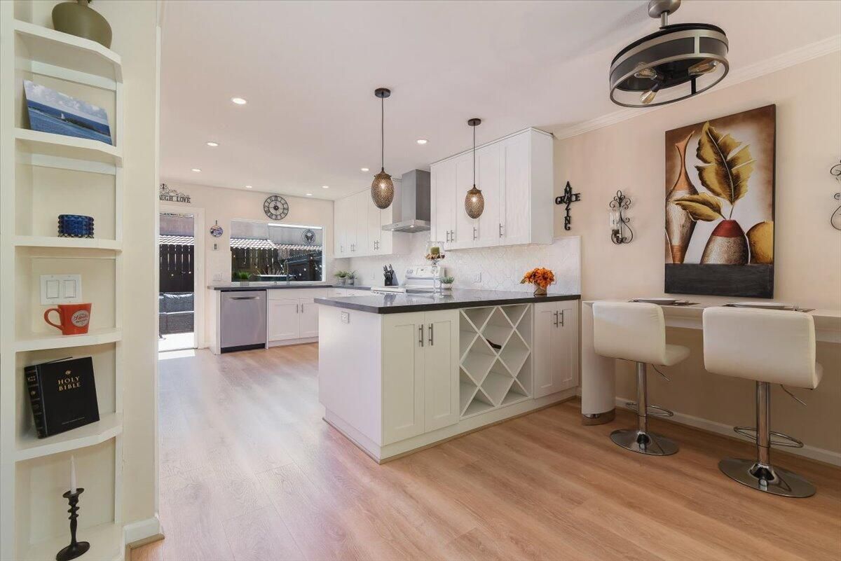 Interior, Kitchen, Pendant Lights, Recessed Lighting, Wood Texture Flooring