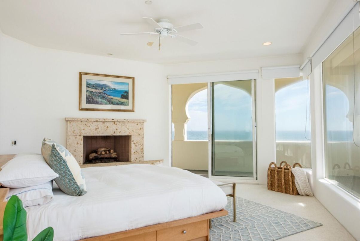 Bedroom, Fireplace, Interior, Recessed Lighting, Water
