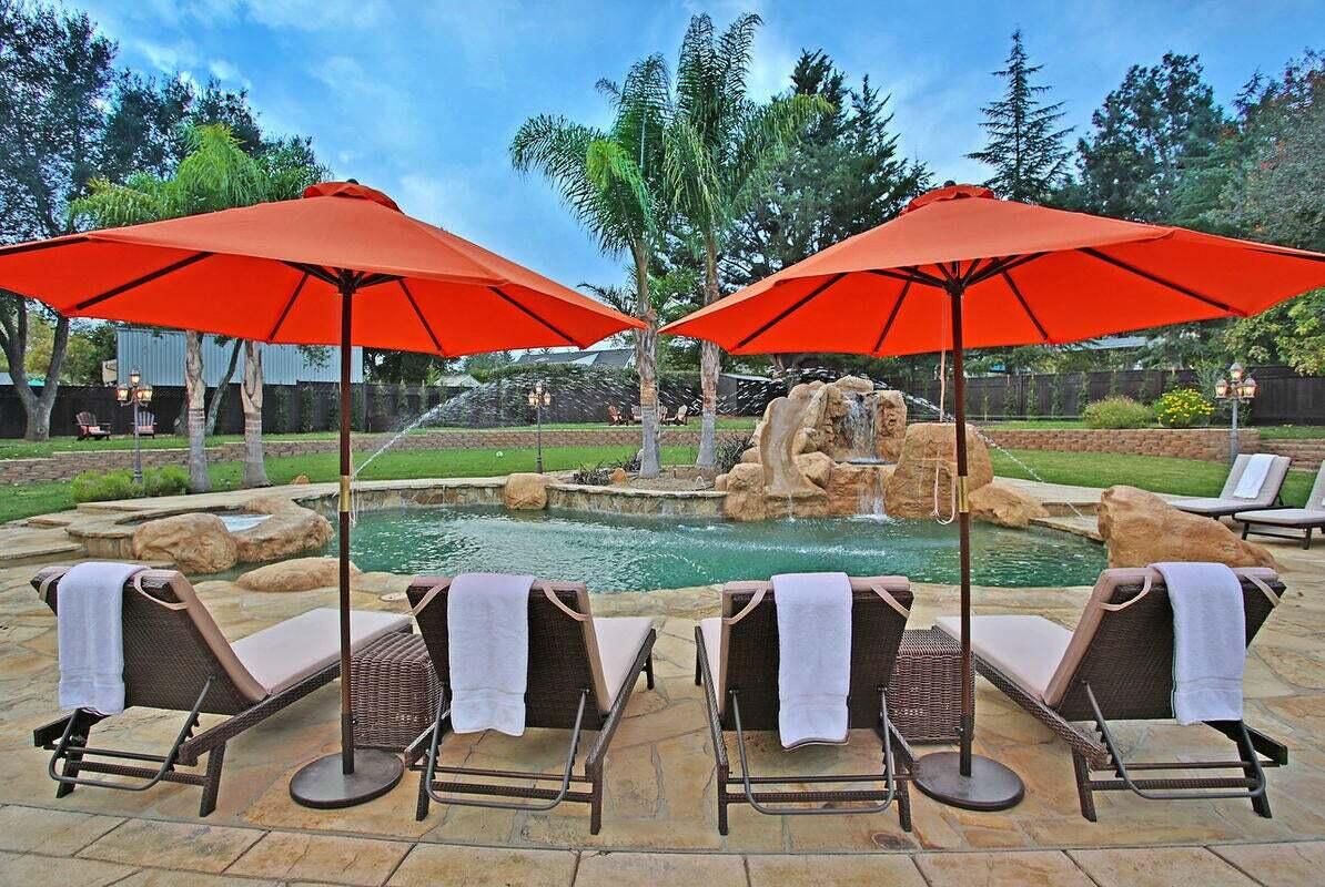Exterior, Pool