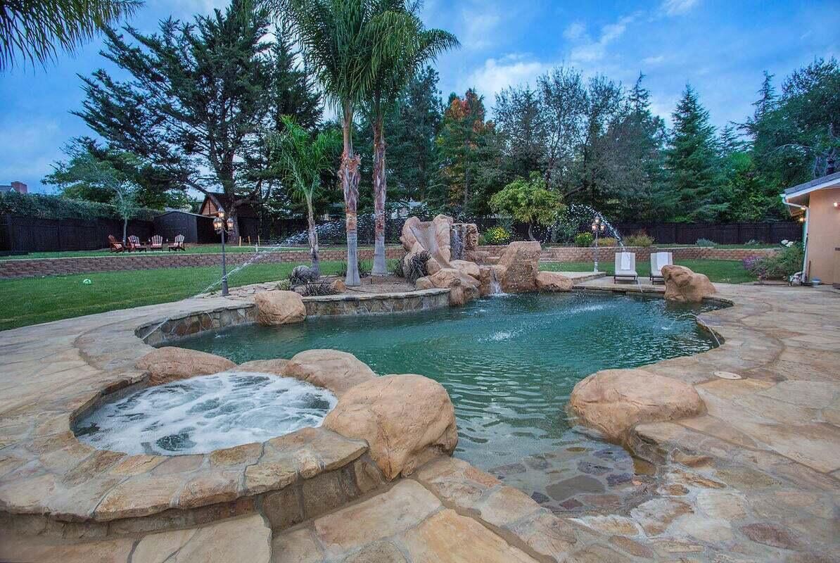 Exterior, Pool